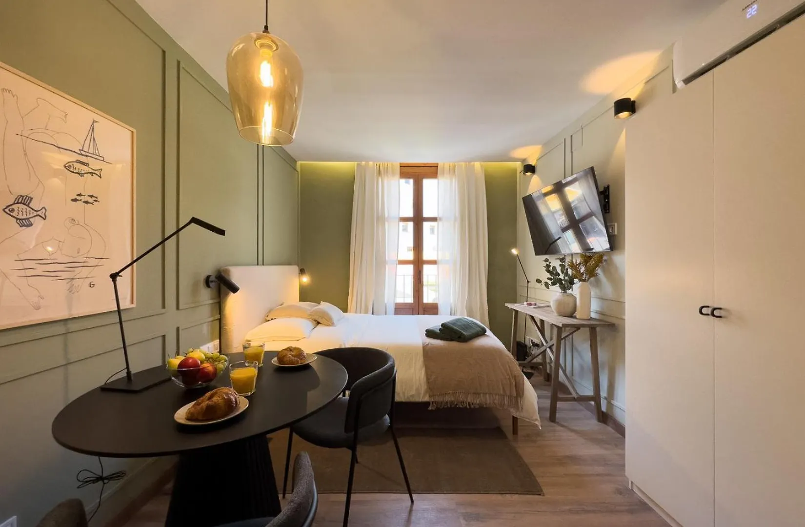 Oasis Suites Near Picasso Museum location